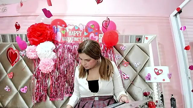 Aurora-Rossi online show from February 13, 2026, 2:40 am