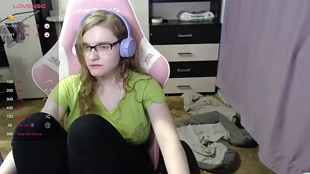 Snapshot of Tomato_Tease chatting on October 10, 2025, 5:06 am Tomato Tease online show from October 10, 2025, 5:06 am