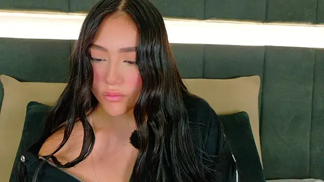 nicolle pierce online show from November 10, 2025, 2:05 pm