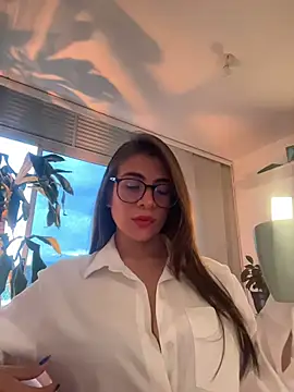 MariaIsabella8 online show from May 13, 2026, 10:38 pm