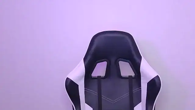 Snapshot of KLEOKILLS chatting on October 4, 2025, 3:10 pm KLEOKILLS online show from October 4, 2025, 3:10 pm