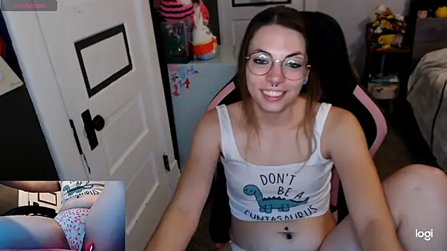 KSwonderland6 online show from December 15, 2025, 4:11 pm