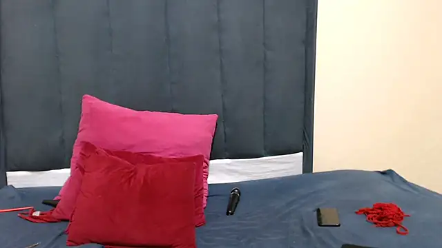 kittykhloe22 online show from February 27, 2025, 7:15 pm