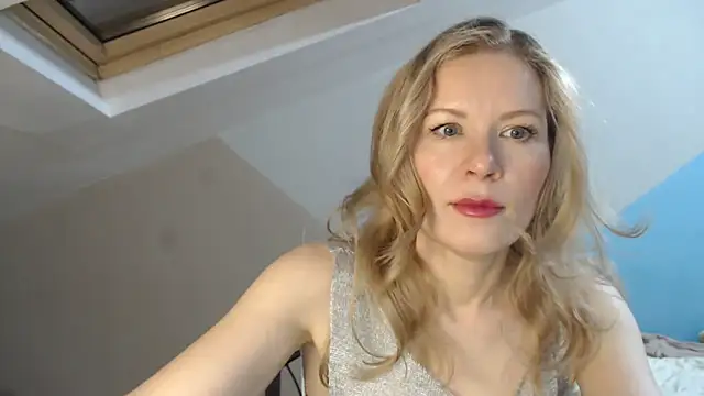 Juli julyyy online show from December 7, 2024, 11:45 pm