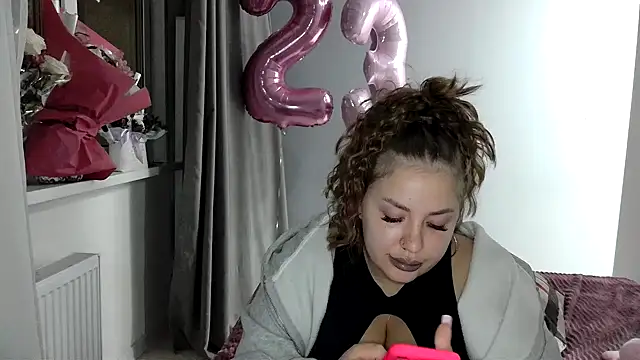 96CHloe96 online show from January 20, 2025, 8:18 pm