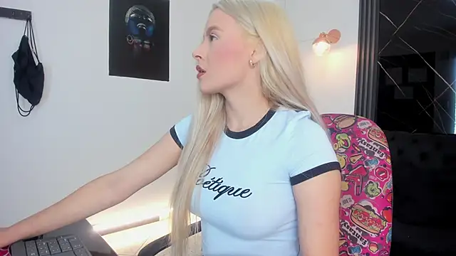 miacarperr1 online show from February 2, 2026, 9:02 pm