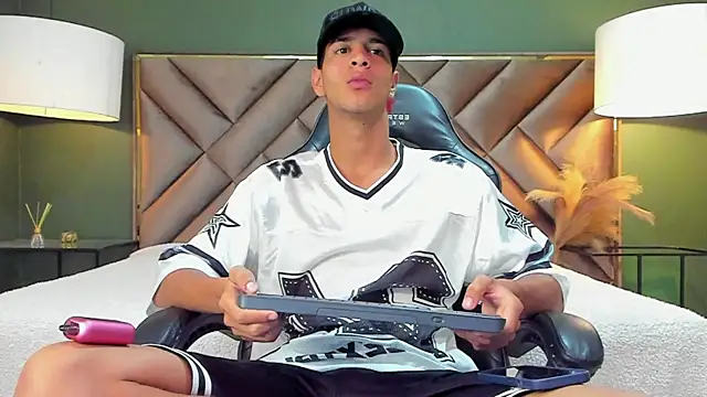 Tyler Rodriguez online show from October 8, 2025, 9:56 pm