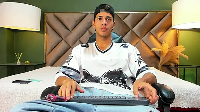 Tyler Rodriguez online show from October 9, 2025, 9:02 pm