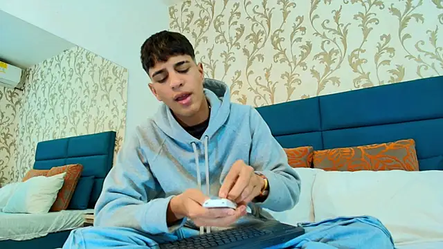 Tyler Rodriguez online show from October 21, 2025, 12:00 am