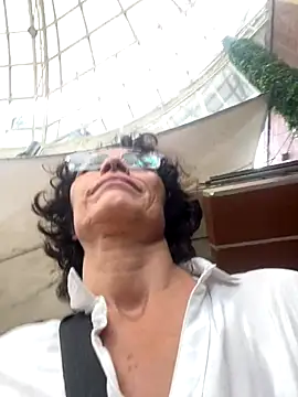 MireyaTorresGu online show from November 20, 2025, 3:01 pm