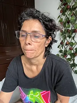 MireyaTorresGu online show from November 26, 2025, 3:24 pm