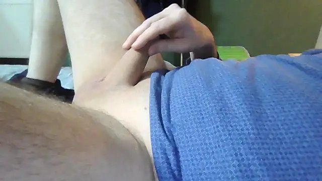 Snapshot of brtbrlss chatting on December 3, 2025, 6:39 pm brtbrlss online show from December 3, 2025, 6:39 pm