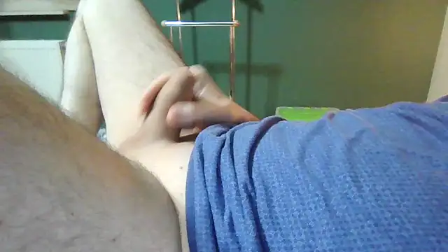 Snapshot of brtbrlss chatting on December 16, 2025, 5:01 am brtbrlss online show from December 16, 2025, 5:01 am