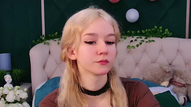 Snapshot of NaomiLoys chatting on February 16, 2025, 5:04 pm NaomiLoys online show from February 16, 2025, 5:04 pm