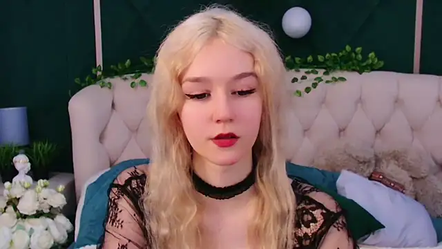 Snapshot of NaomiLoys chatting on February 16, 2025, 11:16 pm NaomiLoys online show from February 16, 2025, 11:16 pm