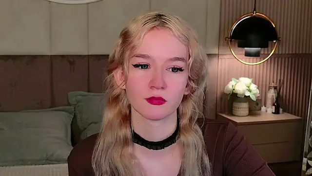 Snapshot of NaomiLoys chatting on February 25, 2025, 8:41 pm NaomiLoys online show from February 25, 2025, 8:41 pm