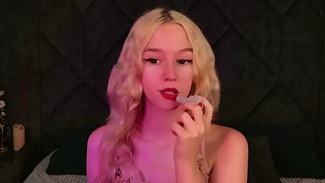 Snapshot of NaomiLoys chatting on September 12, 2025, 9:15 pm NaomiLoys online show from September 12, 2025, 9:15 pm