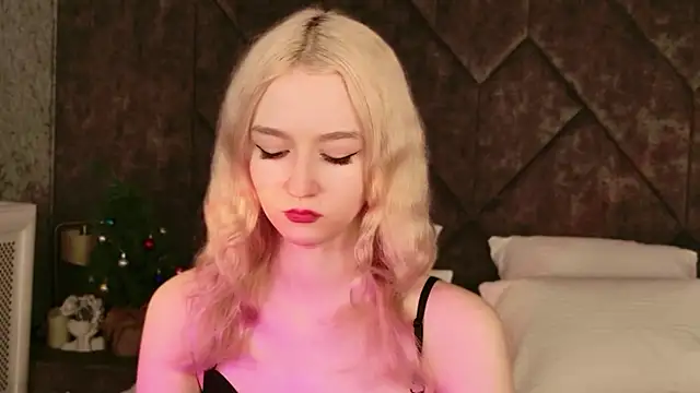 NaomiLoys online show from January 10, 2026, 11:12 am