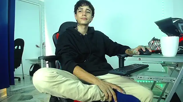 Zacktk7 online show from December 16, 2024, 11:39 pm