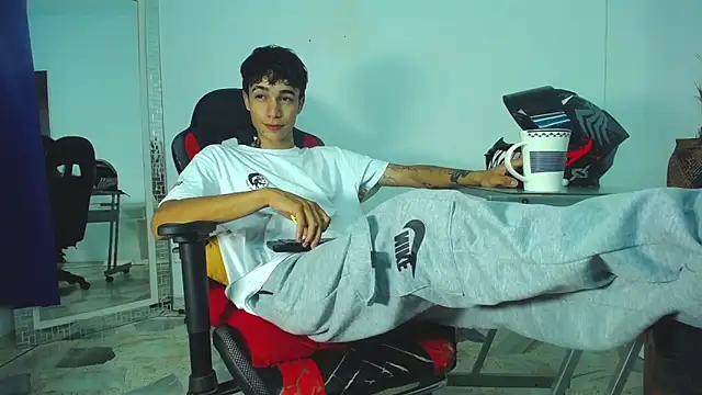 Zacktk7 online show from January 14, 2025, 8:04 pm