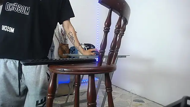 Zacktk7 online show from January 18, 2025, 4:31 pm