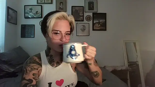 Alexandersonxo online show from October 5, 2025, 8:34 am