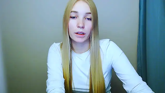 Queen ofLove online show from December 3, 2025, 9:35 pm