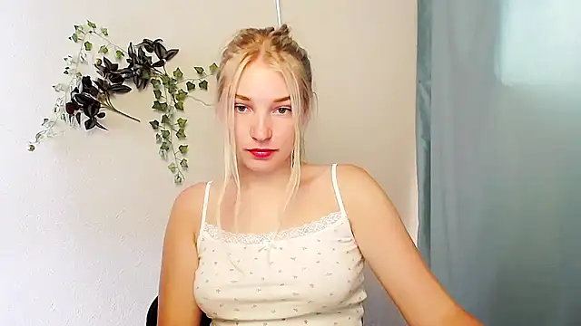Queen ofLove online show from June 14, 2026, 10:06 am