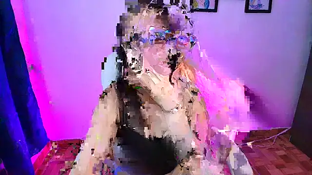 Snapshot of mariaan_m_ chatting on October 27, 2025, 10:14 pm mariaan m  online show from October 27, 2025, 10:14 pm