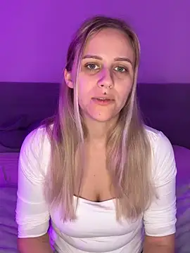 lunawolf21 online show from November 20, 2025, 7:41 am