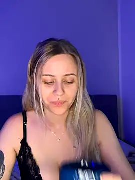 lunawolf21 online show from December 19, 2025, 7:26 am