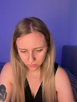 lunawolf21 online show from March 9, 2026, 7:23 am