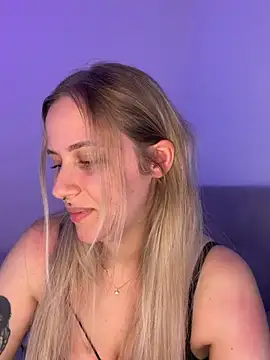 lunawolf21 online show from March 20, 2026, 7:46 am