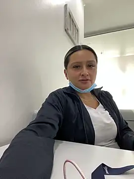 Keittly  online show from November 27, 2025, 6:21 pm