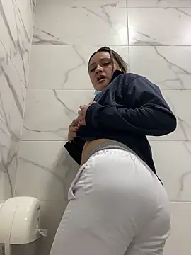 Keittly  online show from December 15, 2025, 3:33 am