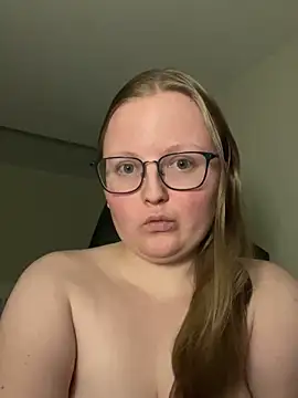 lexie lilacs online show from February 28, 2025, 12:43 am