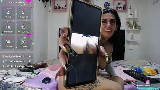 la gatabk  online show from September 19, 2025, 12:39 pm