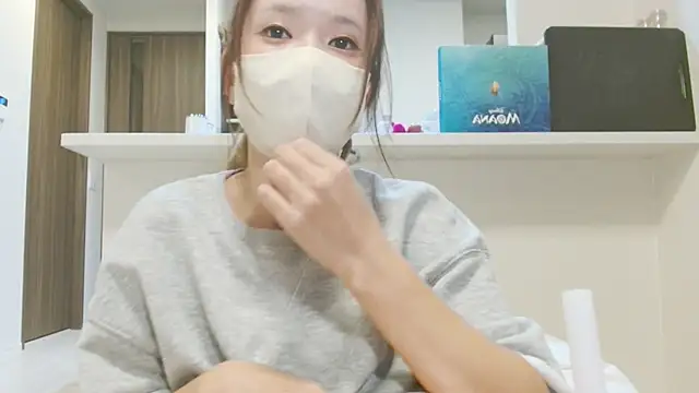  hina chan  online show from December 17, 2025, 2:12 pm