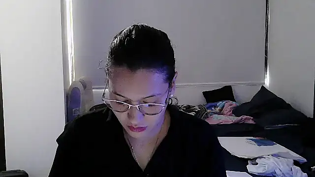 luxandracon23 online show from October 8, 2025, 5:43 pm