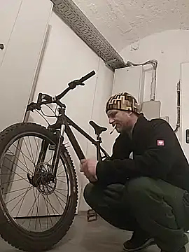 Snapshot of Gilgamesch1704 chatting on February 9, 2025, 4:50 pm Gilgamesch1704 online show from February 9, 2025, 4:50 pm