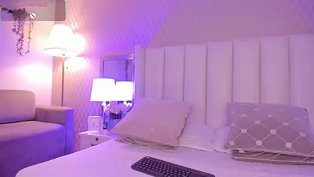 Snapshot of SophiaSmiiths_ chatting on February 23, 2026, 9:12 pm SophiaSmiiths online show from February 23, 2026, 9:12 pm