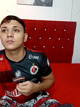 couple lovelyds online show from February 5, 2025, 6:48 pm