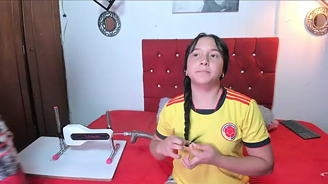 couple lovelyds online show from March 6, 2025, 12:30 pm