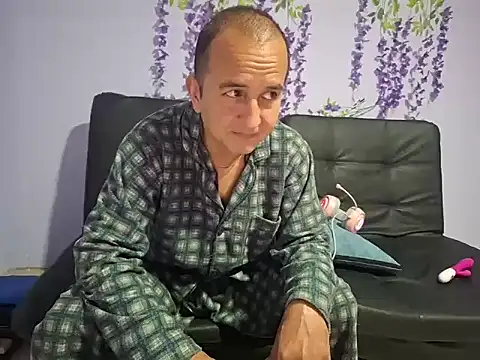 Snapshot of yazforeSolo chatting on November 6, 2025, 2:40 pm yazforeSolo online show from November 6, 2025, 2:40 pm