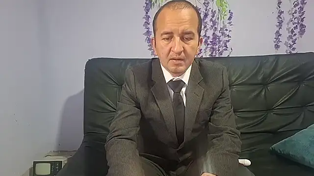 Snapshot of yazforeSolo chatting on November 20, 2025, 2:28 pm yazforeSolo online show from November 20, 2025, 2:28 pm