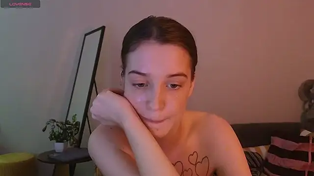 Snapshot of Sweet_Evva chatting on June 3, 2026, 2:33 pm Sweet Evva online show from June 3, 2026, 2:33 pm