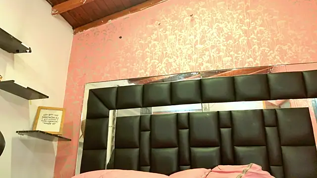 Sofia martiin online show from November 11, 2025, 3:06 am