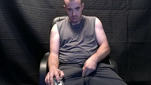 ScubaStevex online show from November 17, 2025, 1:28 pm