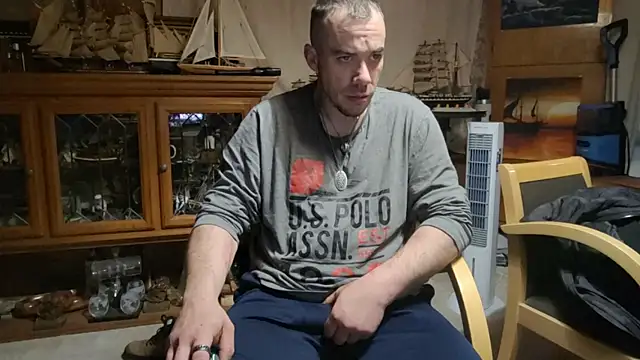 ScubaStevex online show from April 13, 2026, 12:38 am