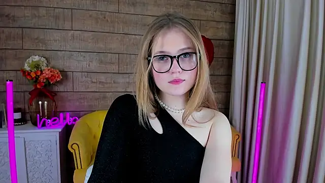 Snapshot of SelinSwarovski chatting on February 17, 2025, 10:58 pm SelinSwarovski online show from February 17, 2025, 10:58 pm